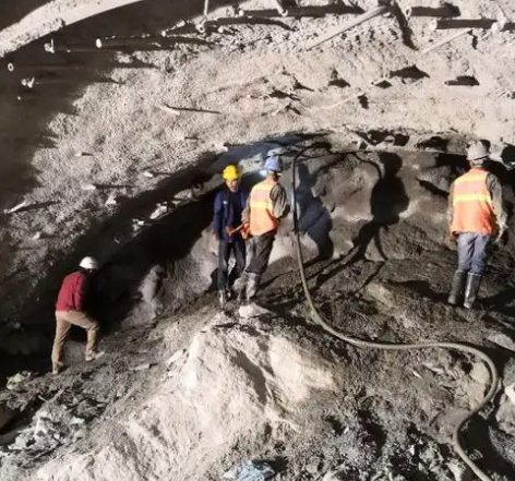 宜秀拱顶带模注浆料的施工流程及注意事项